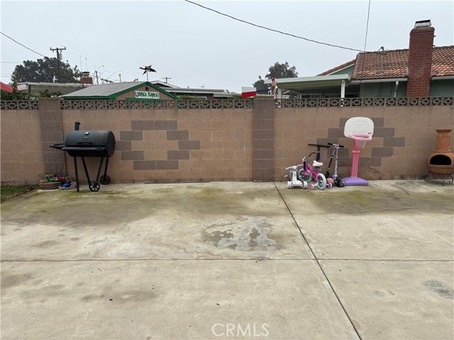 1728 W Flora Street, Santa Ana, CA 92704