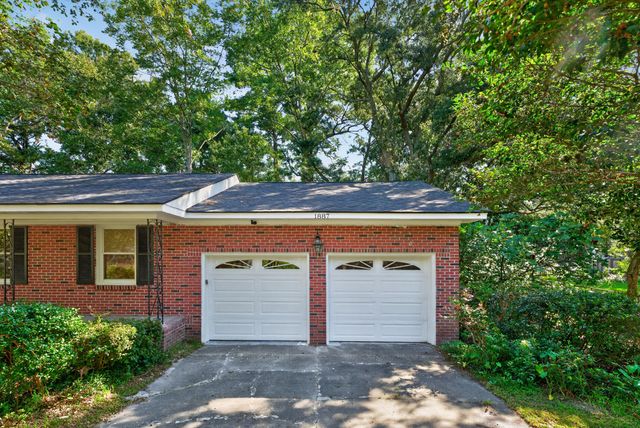 1887 Saint Julian Drive, Charleston, SC 29407