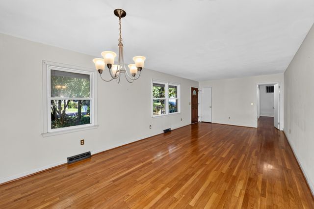 1887 Saint Julian Drive, Charleston, SC 29407