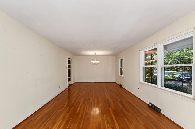 1887 Saint Julian Drive, Charleston, SC 29407