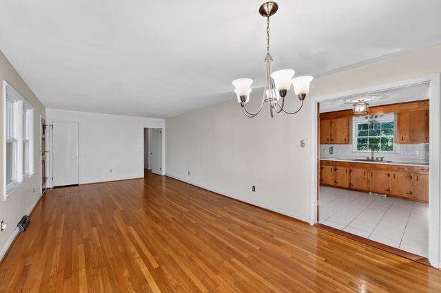 1887 Saint Julian Drive, Charleston, SC 29407