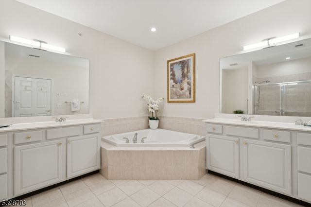 911 Holly Lane 11, Cedar Grove Twp., NJ 07009