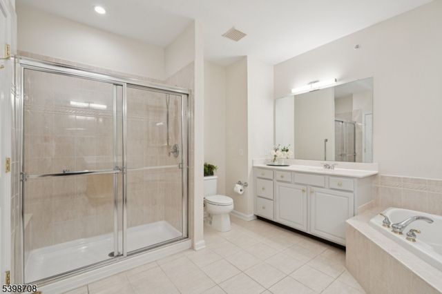 911 Holly Lane 11, Cedar Grove Twp., NJ 07009