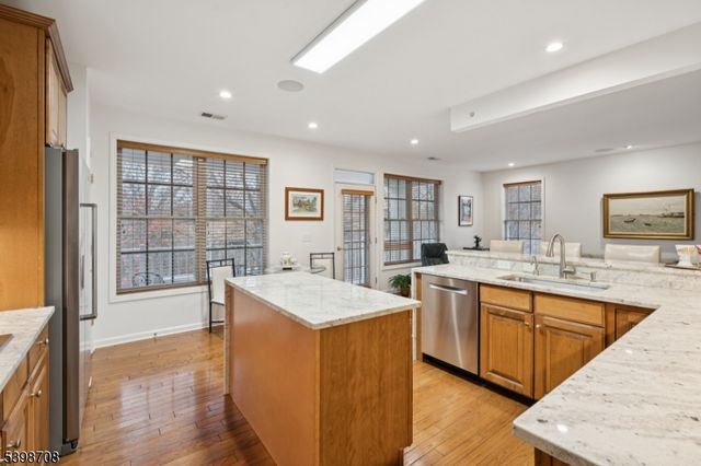 911 Holly Lane 11, Cedar Grove Twp., NJ 07009