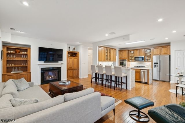 911 Holly Lane 11, Cedar Grove Twp., NJ 07009