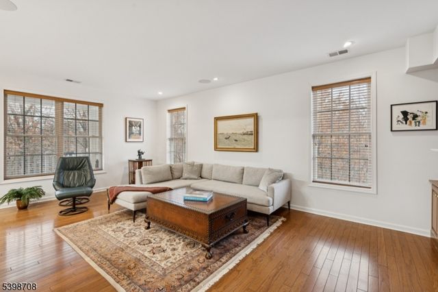 911 Holly Lane 11, Cedar Grove Twp., NJ 07009