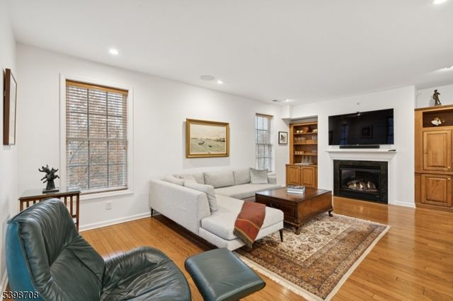 911 Holly Lane 11, Cedar Grove Twp., NJ 07009