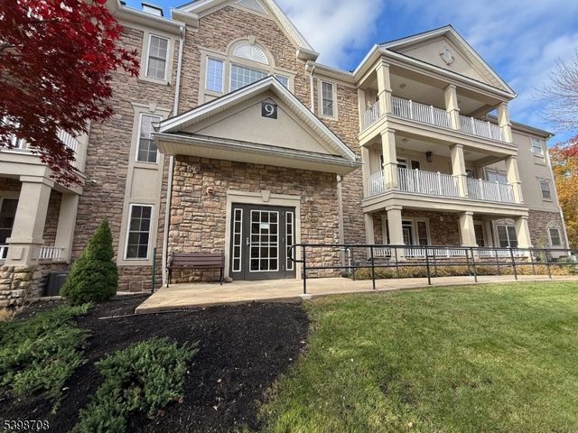 911 Holly Lane 11, Cedar Grove Twp., NJ 07009