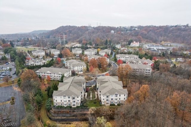 911 Holly Lane 11, Cedar Grove Twp., NJ 07009