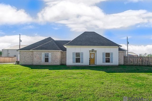 1522 Lamotte Ln, Port Allen, LA 70767