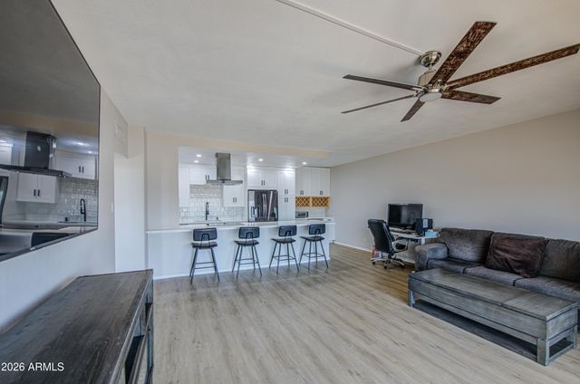 207 W CLARENDON Avenue 14A, Phoenix, AZ 85013