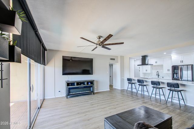 207 W CLARENDON Avenue 14A, Phoenix, AZ 85013