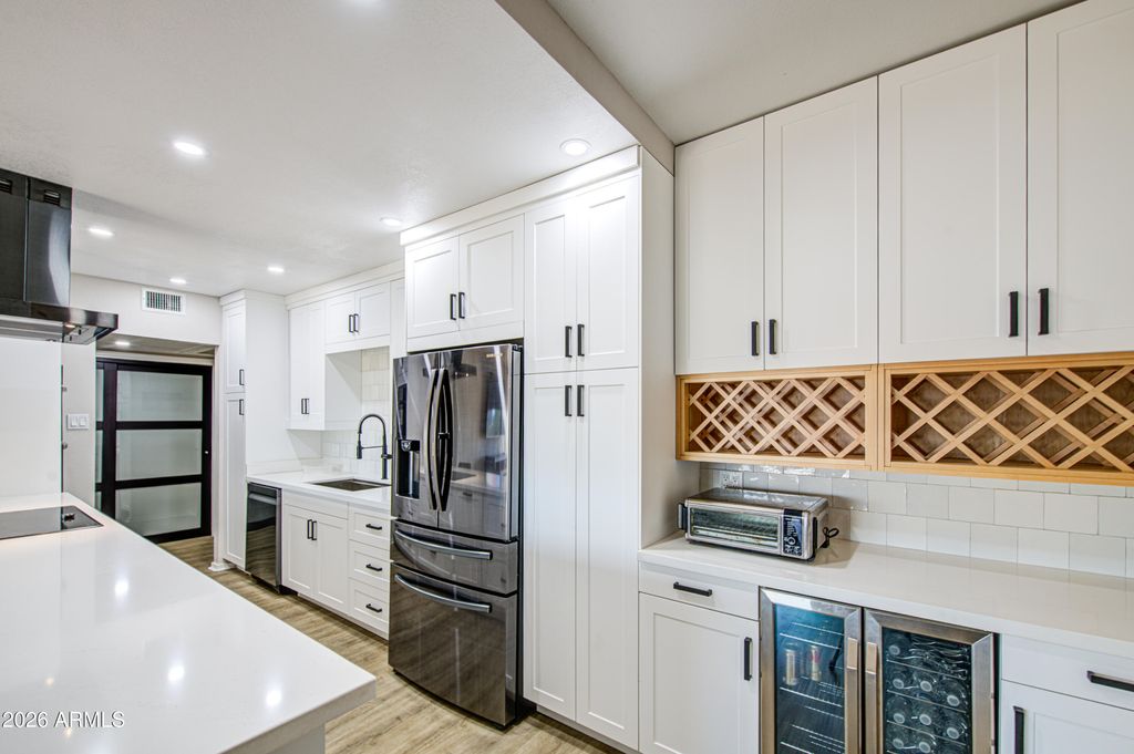 207 W CLARENDON Avenue 14A, Phoenix, AZ 85013