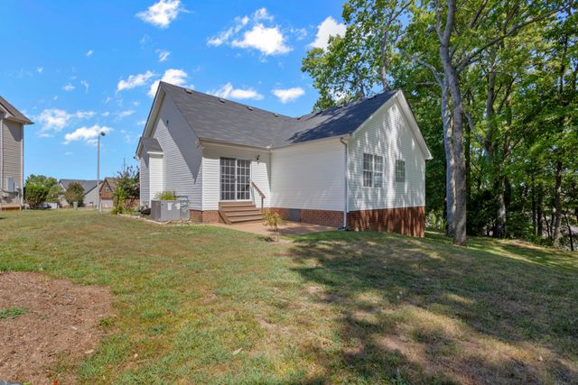 8010 Tiger Ct, Spring Hill, TN 37174
