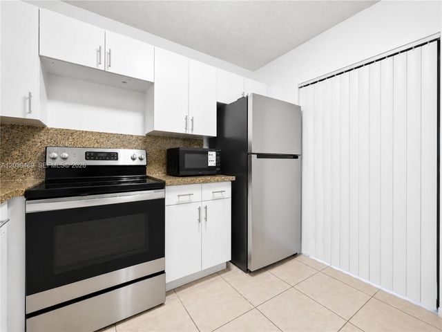 3rd Ct 20135 1, Miami, FL 33179