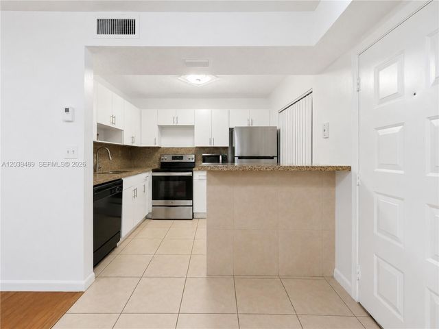 3rd Ct 20135 1, Miami, FL 33179