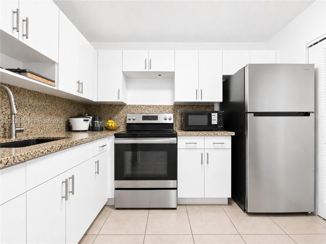 3rd Ct 20135 1, Miami, FL 33179