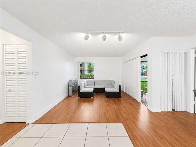 3rd Ct 20135 1, Miami, FL 33179