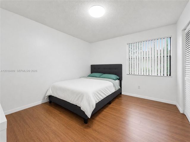 3rd Ct 20135 1, Miami, FL 33179