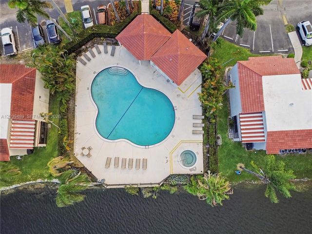 3rd Ct 20135 1, Miami, FL 33179