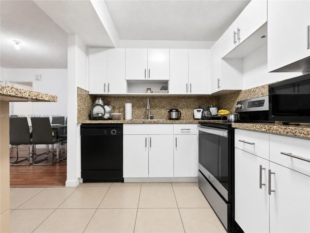 3rd Ct 20135 1, Miami, FL 33179