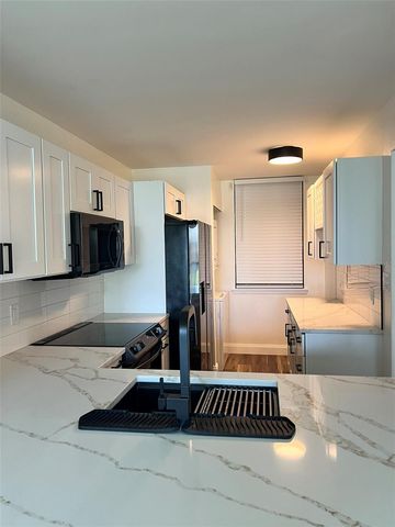 2424 W TAMPA BAY BOULEVARD L203, Tampa, FL 33607