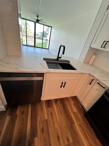 2424 W TAMPA BAY BOULEVARD L203, Tampa, FL 33607