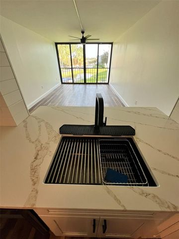 2424 W TAMPA BAY BOULEVARD L203, Tampa, FL 33607