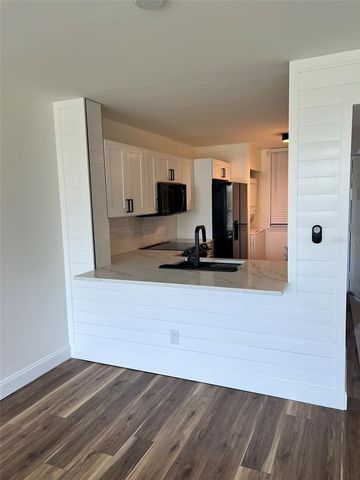 2424 W TAMPA BAY BOULEVARD L203, Tampa, FL 33607