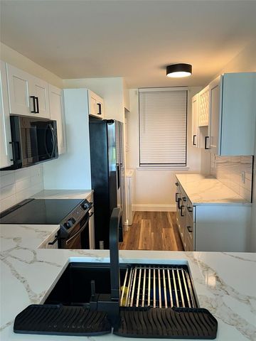 2424 W TAMPA BAY BOULEVARD L203, Tampa, FL 33607