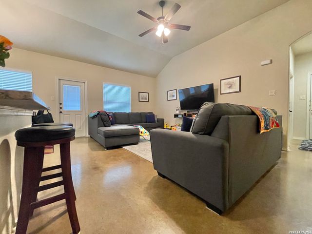342 Emma, New Braunfels, TX 78130