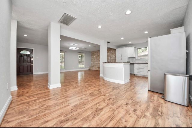 2015 E Lacey Oak Cir, The Woodlands, TX 77380