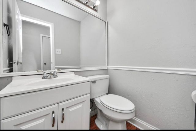 2015 E Lacey Oak Cir, The Woodlands, TX 77380