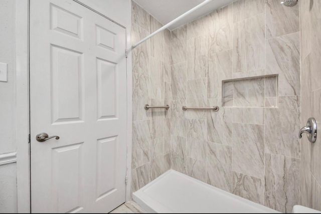 2015 E Lacey Oak Cir, The Woodlands, TX 77380