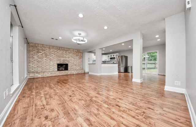 2015 E Lacey Oak Cir, The Woodlands, TX 77380