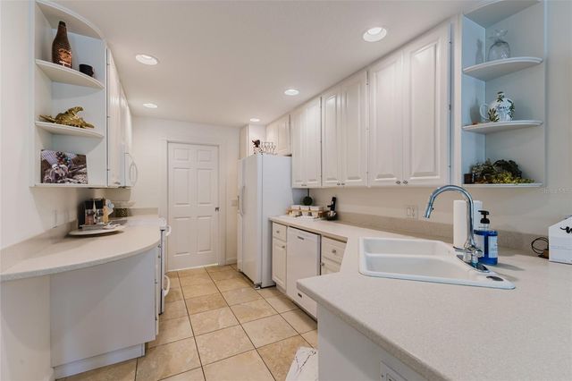 1564 NAPOLI DRIVE W, Sarasota, FL 34232