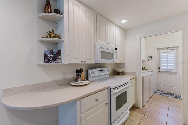 1564 NAPOLI DRIVE W, Sarasota, FL 34232