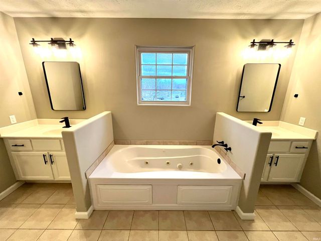 9603 W 575 S, Owensville, IN 47665