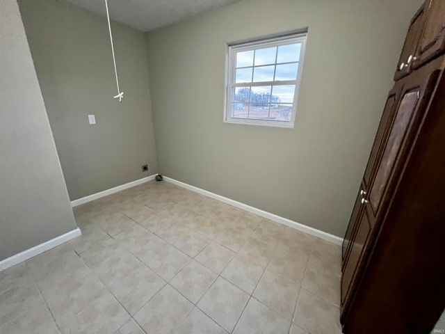 9603 W 575 S, Owensville, IN 47665