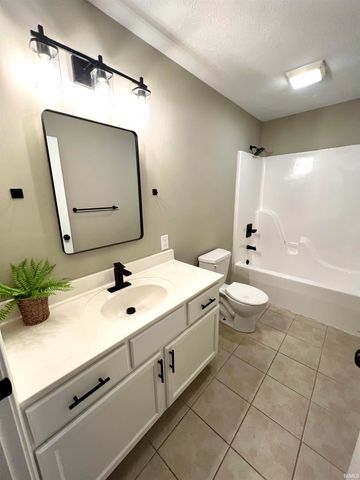 9603 W 575 S, Owensville, IN 47665