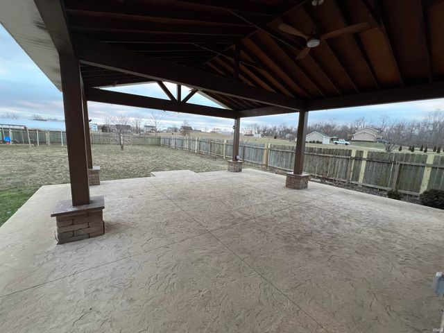 9603 W 575 S, Owensville, IN 47665