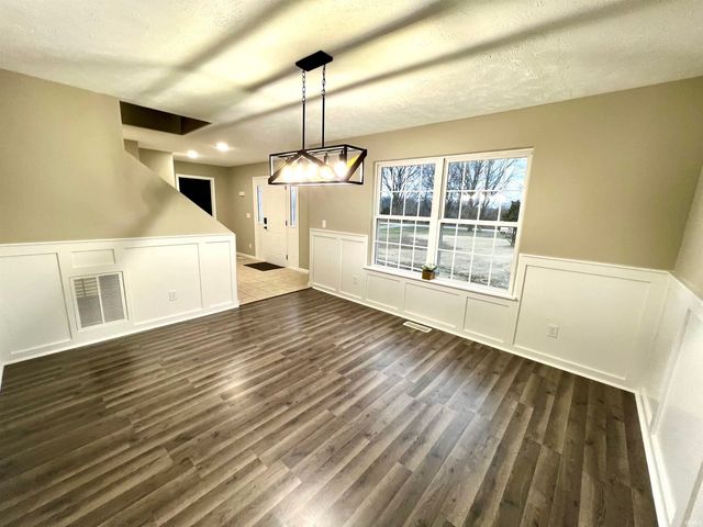 9603 W 575 S, Owensville, IN 47665