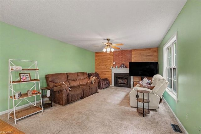 215 Blakes Court, Thomasville, NC 27360