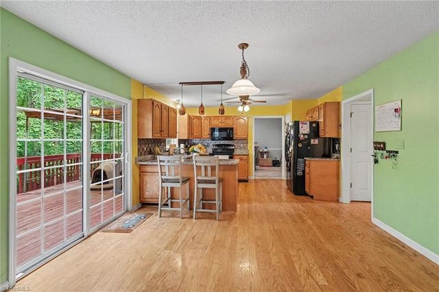 215 Blakes Court, Thomasville, NC 27360