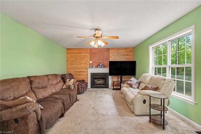 215 Blakes Court, Thomasville, NC 27360