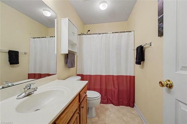 215 Blakes Court, Thomasville, NC 27360