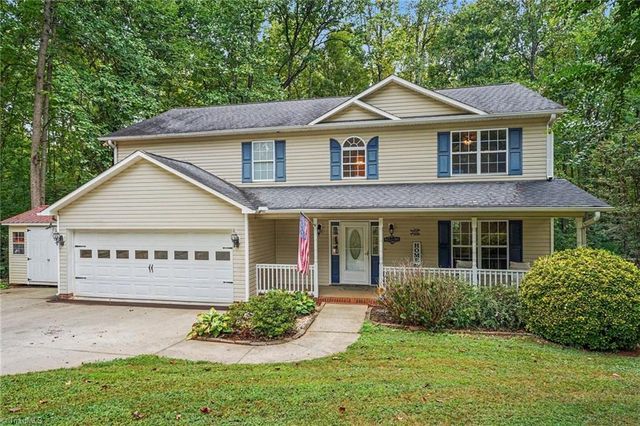 215 Blakes Court, Thomasville, NC 27360