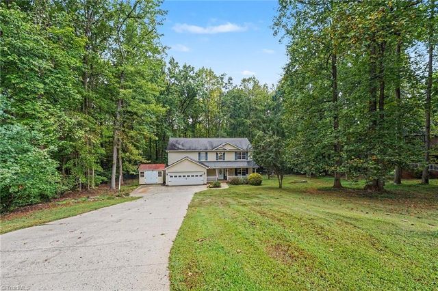 215 Blakes Court, Thomasville, NC 27360