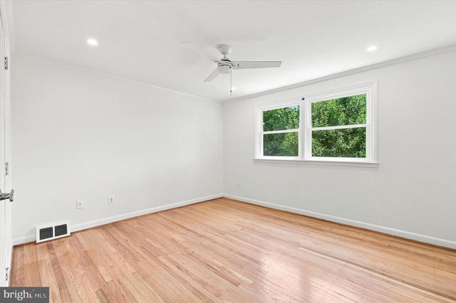 1411 SANDWOOD RD, Conshohocken, PA 19428