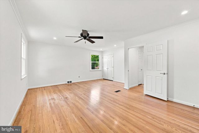 1411 SANDWOOD RD, Conshohocken, PA 19428